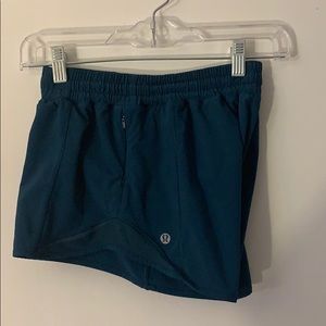 Lululemon Hotty Hot short 2.5 in Nile Blue